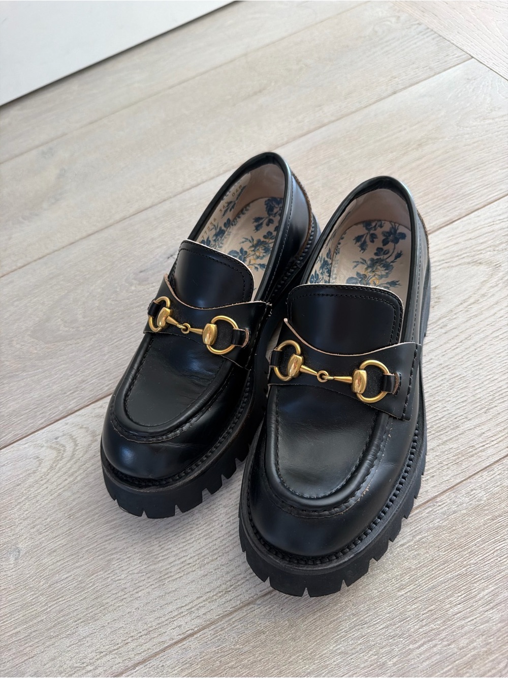 Gucci Black Leather Horsebit Loafers with Gold Hardware - Picture 2 of 6